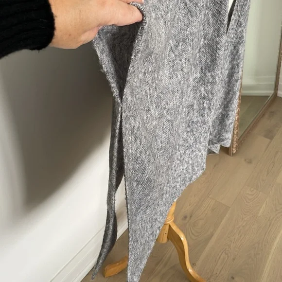 NWOT SURKANA Oversize Shawl Sweater. Heather Grey Colour.  Size: One Size - Picture 3 of 10